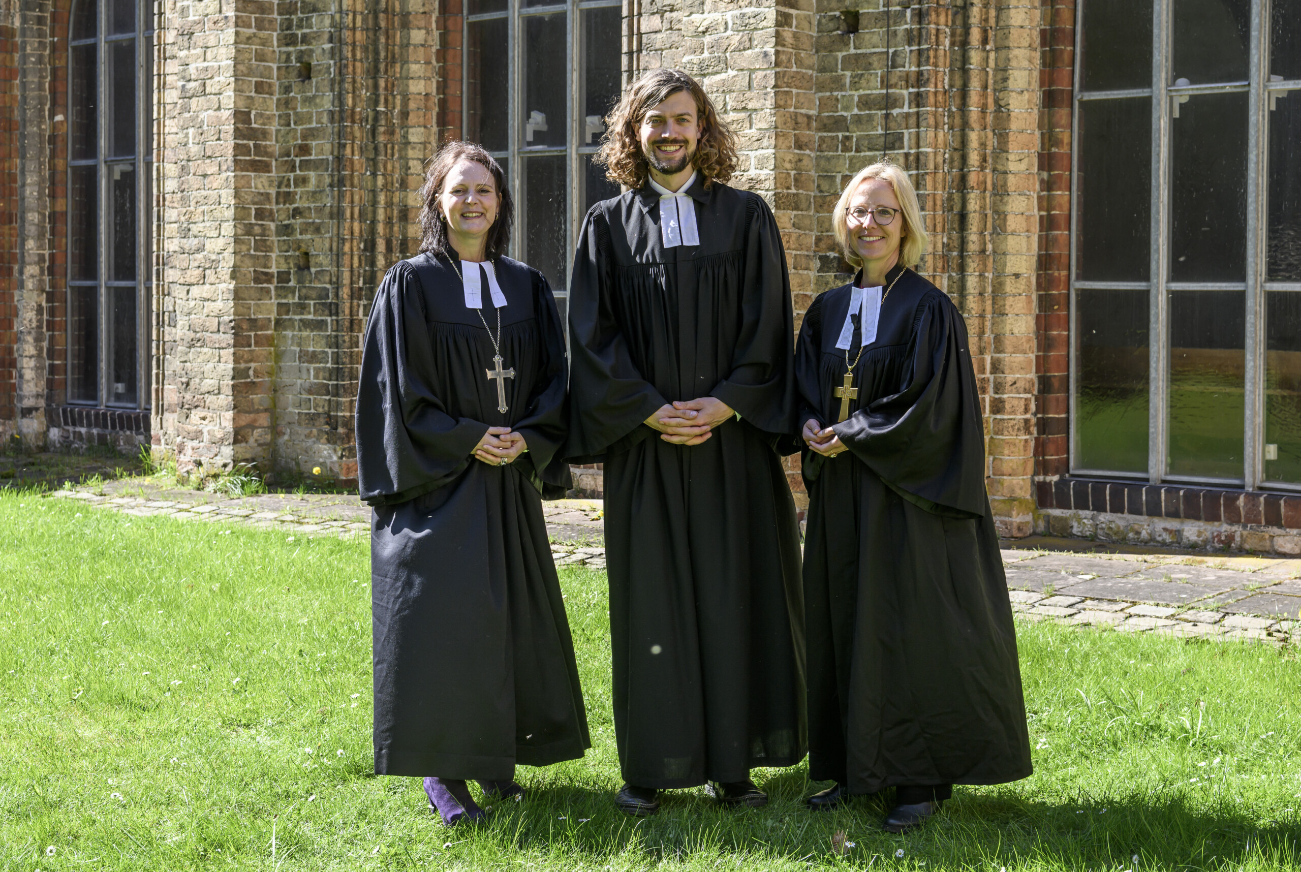 v.l.n.r. Pröpstin Christine Halisch, Caspar Ruben de Boor und Bischöfin Nora Steen